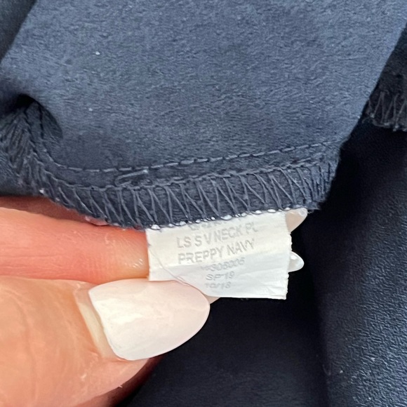 Banana Republic Classic Fit V-Neck Navy Blue Women’s Blouse Size SP - Picture 12 of 13